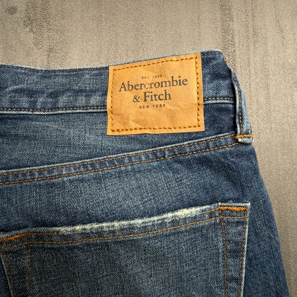 Abercrombie & Fitch Jeans Men 33x32 Medium Wash Blue Straight Leg Button Fly